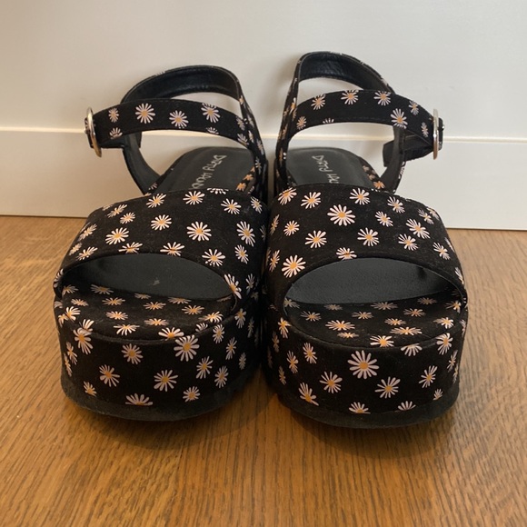 Dirty Laundry Daisy Heels - Picture 2 of 6